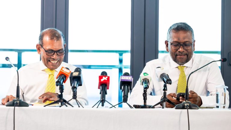 ކުރީގެ ރައީސް މުހައްމަދު ނަޝީދު އަދި ކުރީގެ އިކޮނަމިކް މިނިސްޓަރު ފައްޔާޒް އިސްމާއިލް