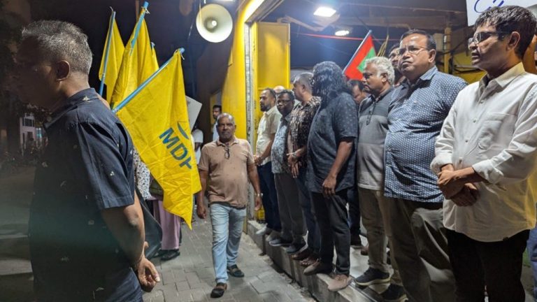 މުޒާހަރާތަކުގައި އިޖުތިމާއީ މިންގަނޑާ ހިލާފް ކަންކަން ކުރާ ނަމަ ފިޔަވަޅު އަޅަން އެޗްއާރްސީއެމުން ގޮވާލައިފި