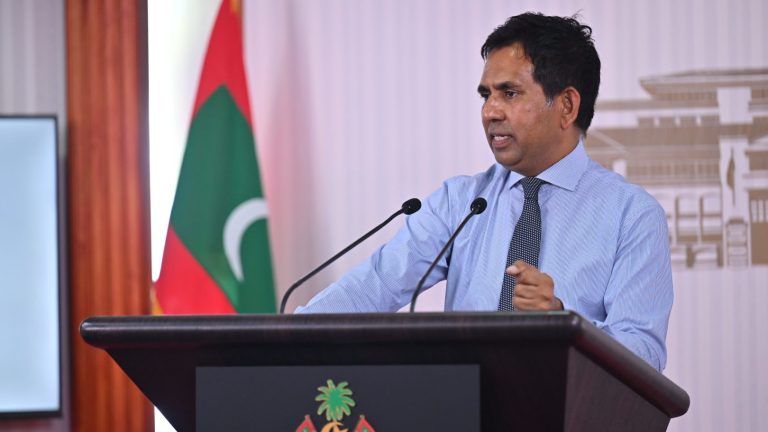 ޓެކްސީ އަގުތަކަށް ބަދަލު ގެނައުމަށް ޑްރައިވަރުން އެދޭ ، ބަދަލުގެންނާނީ މަޝްވަރާއަށްފަހު: މިނިސްޓަރ ސައީދު