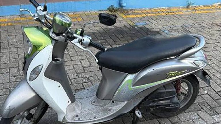 ފުލުހުންގެ ބެލުމުގެ ދަށުގައި ހުރި ސައިކަލެއްގެ ވެރިފަރާތް ހޯދަނީ