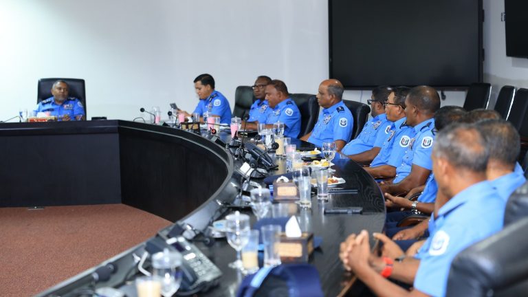 ފުލުހުންގެ ހިދުމަތުގައި 35 އަހަރުވީ އޮފިސަރުންނާއި ސީޕީ ބައްދަލު ކުރައްވައިފި