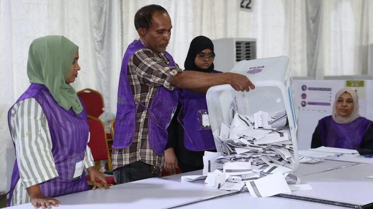 އޮމާން ވޯޓަކަށް ފަހު ވޯޓު ގުނަން ފަށައިފި