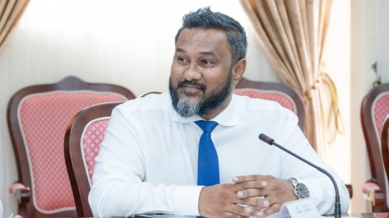 ހިތަދޫ އުތުރު ދާއިރާގެ ކުރީގެ މެންބަރު މުހައްމަދު ސިނާން