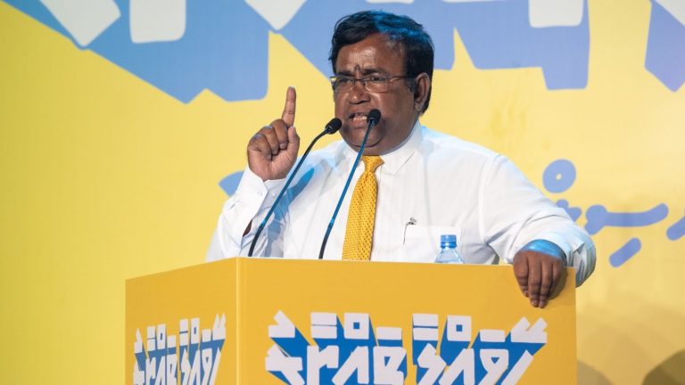 55 މެމްބަރުންގެ ސޮޔާއެކު، ގަޕޯ ވަކިކުރަން ހުށަހަޅައިފި