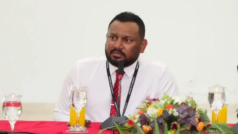 މުޢާޒު، ކޮންގްރެސް ޕާޓީގެ ސެކްރެޓަރީ ޖެނެރަލްގެ މަޤާމުން އިސްތިޢުފާ ދެއްވައިފި