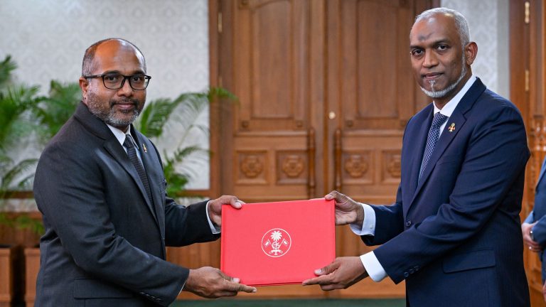 ލަޔާގަތާއި ގާބިލުކަން ތަންދިން އެންމެ މަތީދަރަޖައަކަށް ރާއްޖެއަށް ޚިދުމަތް ކުރުމުގައި ދެމިހުންނާން: އިޙްސާން