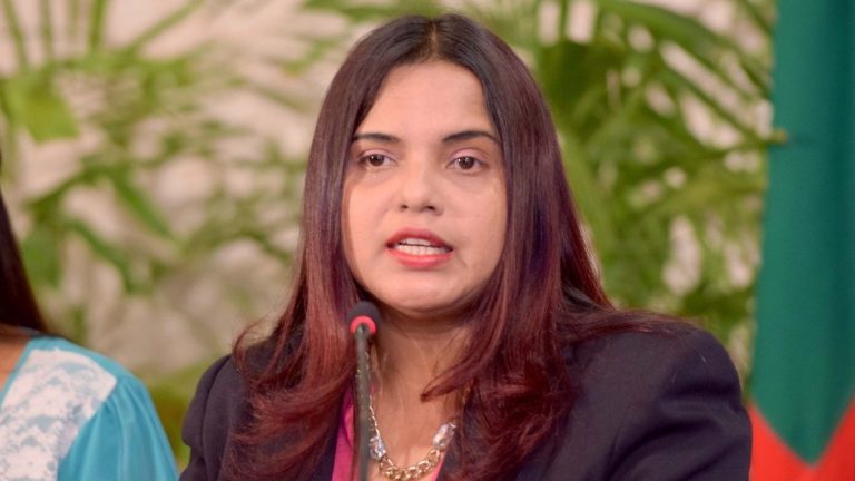 މިނިސްޓަރު އިރުތިޝާމަށް ޑިޕްލޮމެޓް އޮފް ދަ އިޔާ އެވޯޑު