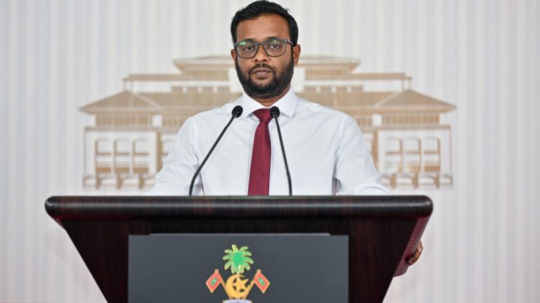 ހައުސިން މިނިސްޓަރު ޑރ. އަބްދުﷲ މުއްތަލިބް