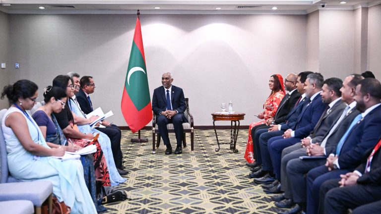 ލަންކާގެ ގާނޫނު ހަދާ މަޖިލިހުގެ ރައީސް، ރައީސްގެ އަރިހަށް އިހްތިރާމްގެ ޒިޔާރަތެއް ކުރައްވައިފި