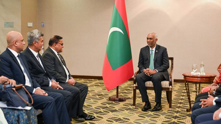 ސްރީލަންކާގެ ފޮރިން މިނިސްޓަރ ރައީސްގެ އަރިހަށް އިޙްތިރާމްގެ ޒިޔާރަތެއް ކުރައްވައިފި