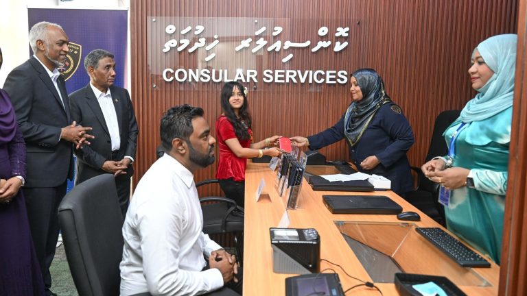 ސްރީލަންކާގައި އައިޑީ ކާޑައި ޕާސްޕޯޓްގެ ޚިދުމަތް ފަށައިފި