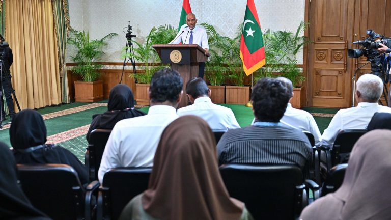 އަދަދު ނޫހުގެ ނޫސްވެރިން ރައީސް އޮފީހުގެ ޕްރެސްތަކަށް ވަނުން ވަގުތީ ގޮތުން މަނާކޮށްފި