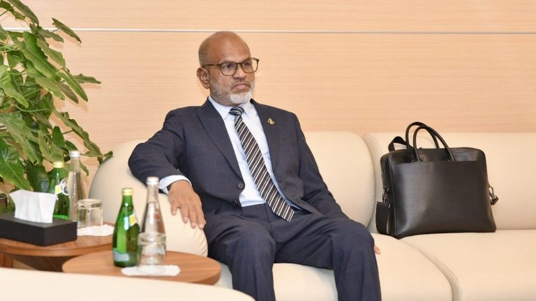 މަޖިލީހުގެ ނައިބު ރައީސްކަމުން ނާޒިމް ވަކިކުރަން ހުށަހަޅައިފި