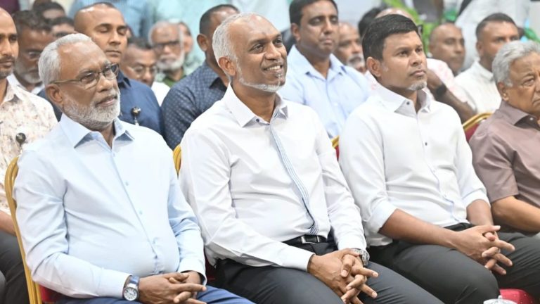 އަބްދުއްރަހީމް ރައީސް މުއިއްޒު އާއި ނައީބަރު މުހައްމަދު ހުސައިން ލަތީފް