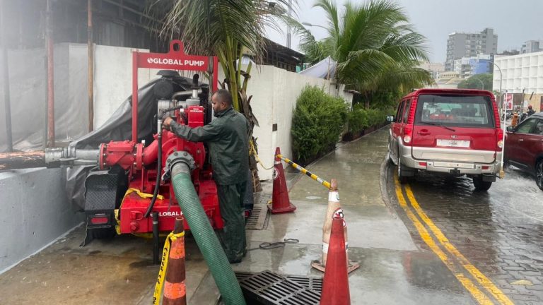 މާލޭގެ މަގުތަކުން ފެން ހިންދުމުގެ މަސައްކަތުގައި ސިފައިން ހަރަކާތްތެރިވަނީ