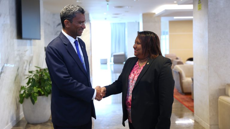 ސީޝެލްސްގެ ޚާރިޖީ ވަޒީރު ރާއްޖެ ވަޑައިގަންނަވައިފި