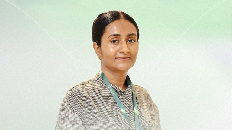 ލޭގެ ބަލިތަކަށް ހާއްސަ ދިވެހި ފުރަތަމަ ޑޮކްޓަރު ޒީނާ