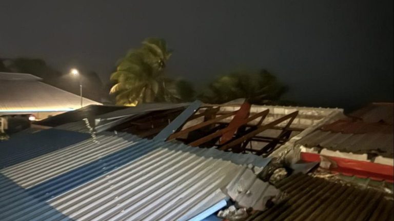 މިހާރު ކުރަމުންދާ ވިއްސާރައިގައި އައްޑޫ ގެޔަކަށް ލިބުނު ގެއްލުން-- ފޮޓޯ: އެމްއެންޑީއެފް