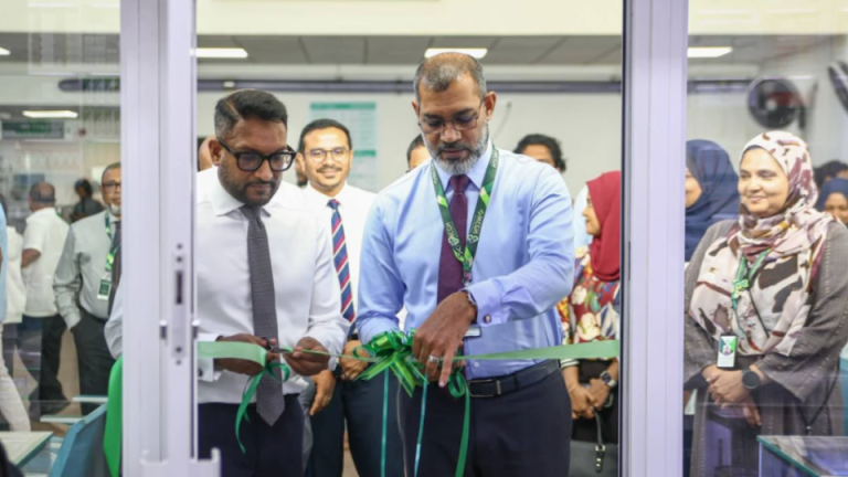 ސްޓޭޓް ފާމާގެ ފުރަތަމަ ބޭސް ފިހާރަ ހުޅުވުން