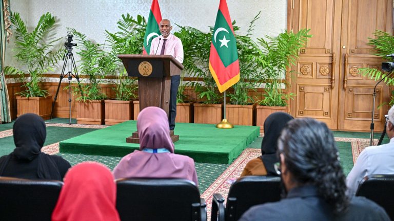 ރައީސް މުއިއްޒު މިއަދު ނޫސްވެރިންނާ ބައްދަލުކުރެއްވުން