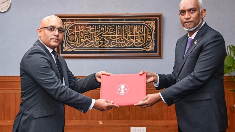 ފިނޭންސް މިނިސްޓަރު ހަސަން ޒަރީރު