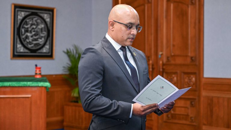 އައު ފިނޭންސް މިނިސްޓަރު ޒަރީރަށް ރުހުން ދިނުމުގެ މައްސަލަ ކޮމިޓީއަށް
