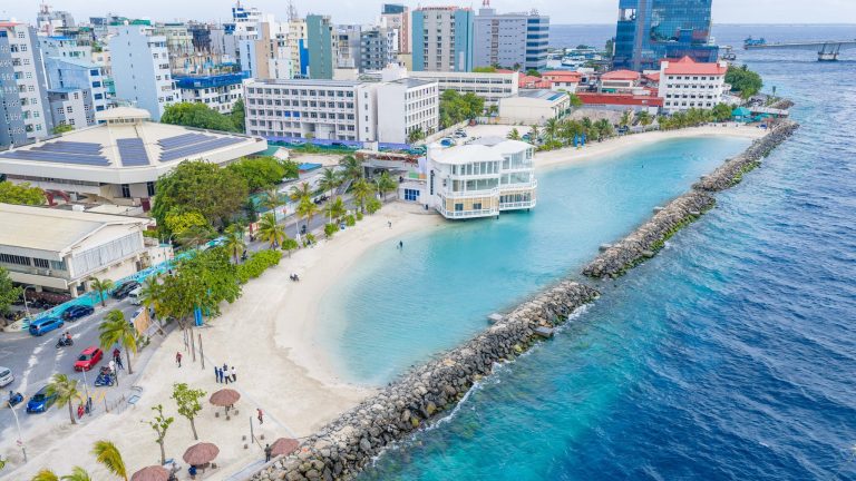 ރަސްފަންނު މޫދަށް އެރޭ ސަރަޙައްދު މަރާމާތުކުރުން-- ފޮޓޯ: ހައުސިން މިނިސްޓްރީ