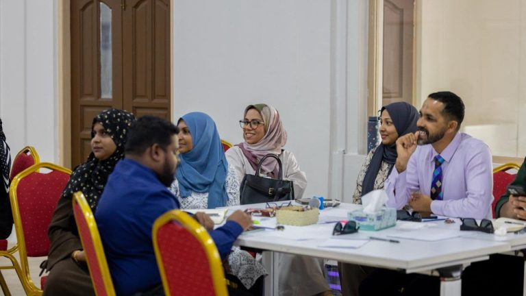 އާއިލީ މައްސަލަތައް ހައްލުކުރުމަށް މީޑިއޭޓަރުން ތަމްރީނުކުރުމުގެ ބޮޑު ޕްރޮގްރާމެއް ފަށައިފި