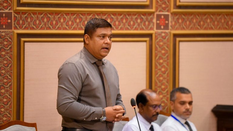 މިނިސްޓަރ އޮފް ޓޫރިޒަމް އެންޑް ސިވިލް އޭވިއޭޝަން މުޙައްމަދު އަމީން