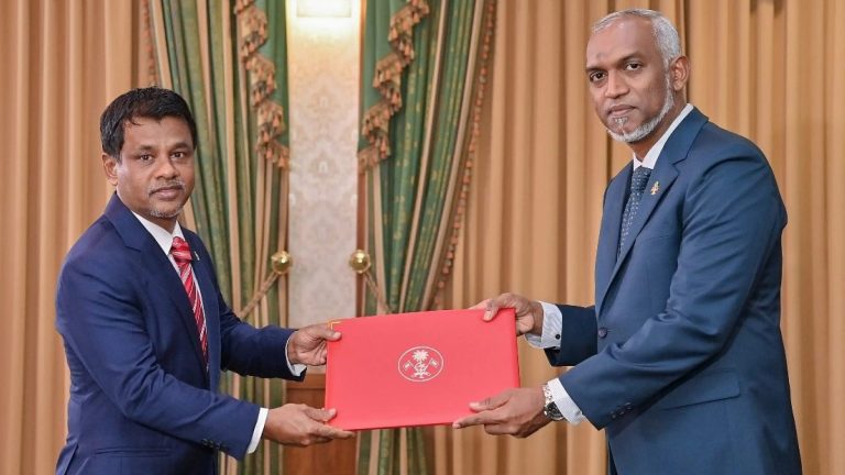 ރައީސް އޮފީހަށް މިނިސްޓަރު ފެންވަރުގައި އައްޔަންކުރެއްވި އަބްދުﷲ ނާޒިމް އިބްރާހިމް