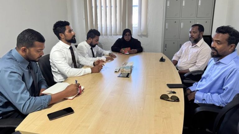 5 މިލިއަން ގަސް އިންދުމުގެ މަޝްރުޢާ ގުޅޭގޮތުން ދިއްދޫގެ "ކުރިމަގު" ޖަމުޢިއްޔާއާ މަޝްވަރާކޮށްފި