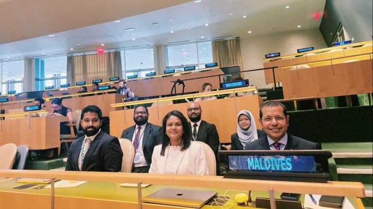 އދ. ގެ ބައްދަލުވުމެއްގައި ރާއްޖޭގެ މަންދޫބުން ބައިވެރިވެވަޑައިގަންނަވަނީ
