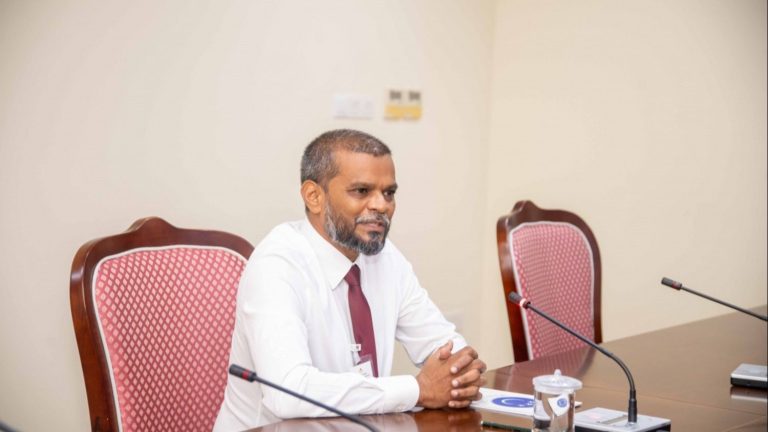 އިލެކްޝަންސް ކޮމިޝަން (އީސީ) ގެ ހުސްވެފައިވާ މެމްބަރު ކަމުގެ މަގާމަށް ހައްޖު ކޯޕަރޭޝަންގެ މެނޭޖިން ޑިރެކްޓަރު މުހައްމަދު ޝަކީލް އައްޔަންކުރަން ރައްޔިތުންގެ މަޖިލީހުން ރުހުންދީފި