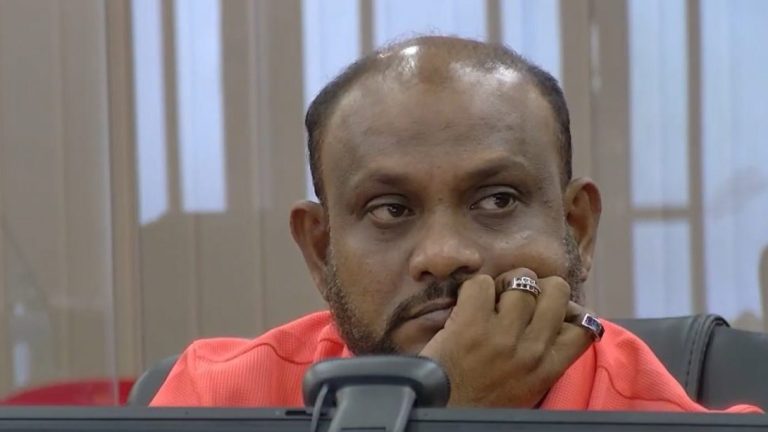 އަހުމަދު މޫސާ މުހައްމަދު (އައްމަޓީ) ހައިކޯޓުގެ އަޑުއެހުމެއްގައި: --