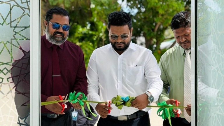 ލ. ކަލައިދޫގައި އެމްއައިބީގެ އޭޓީއެމް ހުޅުވުމަށް ބޭއްވި ރަސްމިއްޔާތުގެ ތެރެއިން --- ފޮޓޯ: އެމްއައިބީ