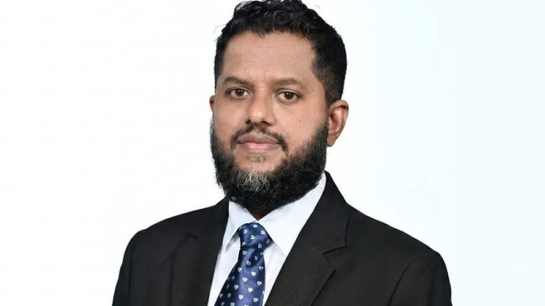 ފްލެޓާއި ގޯތި ދޭނެކަމަށް ބުނެ މަކަރާއި ހީލަތުން ފައިސާ ހޯދި މައްސަލައެއް ފުލުހުން ތަހުގީގުކުރަން ފަށައިފި