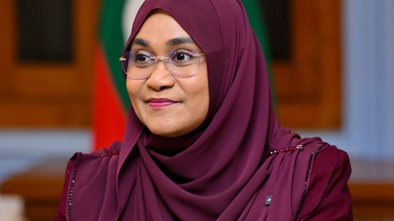 ލިޔުންތެރިންގެ ދުވަހުގެ ތަހުނިޔާ މެޑަމް ސާޖިދާ ފޮނުއްވައިފި
