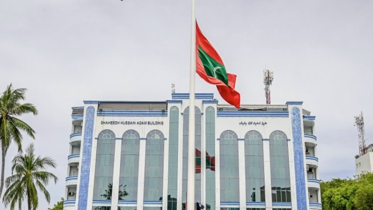 ގަތަރުގެ ކުރީގެ އަމީރު އަވަހާރަވުމުގެ ހިތާމައިގައި ދިވެހި ދިދަ ބައިދަނޑިއަށް ތިރިކޮށްފި