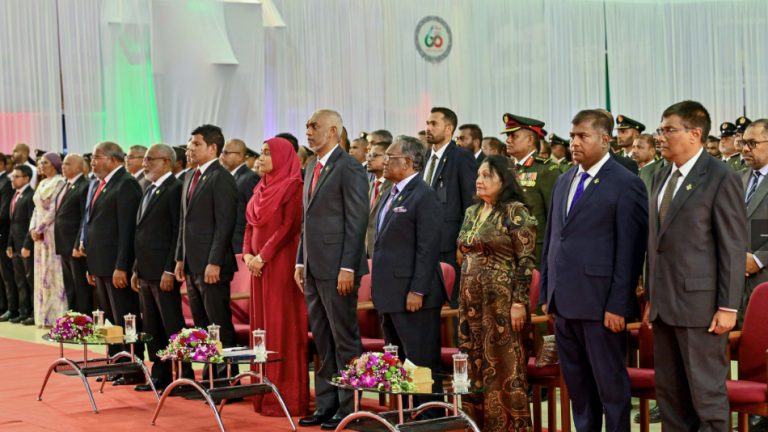 މިނިވަން ދުވަހުގެ ޖަލްސާގައި 66 ބޭފުޅަކަށް ދައުލަތުގެ ޚިދުމަތުގެ އިނާމު އަރުވަނީ