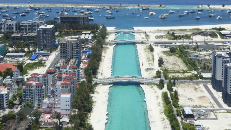ހުޅުމާލެ ފޭސް 2 ގެ ބީޗުގައި މޫދަށް އެރޭ ސަރަހައްދަކާއި މަސްބާނާ ޕްލެޓްފޯމެއް ހަދަނީ