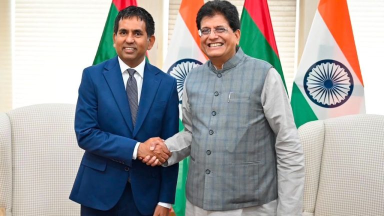 އިކޮނޮމިކް މިނިސްޓަރު މުހައްމަދު ސައީދު އަދި އިންޑިއާގެ ކޮމަރސް އެންޑް އިންޑަސްޓްރީ މިނިސްޓަރ، ޕިއުޝް ގޯޔަލް