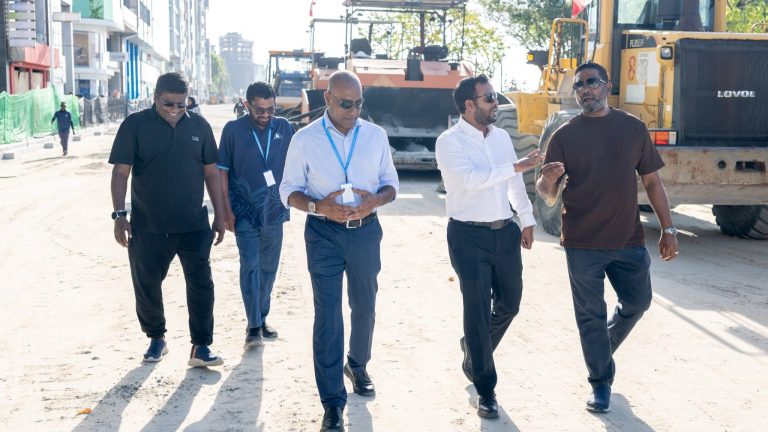 މާލޭގެ އުތުރު ބަނދަރަށް ބޮޑު ބަދަލެއް: ބޮޑުތަކުރުފާނު މަގުގެ މަޝްރޫއު ވަޒީރު މުއްތަލިބު ބައްލަވާލައްވައިފި!