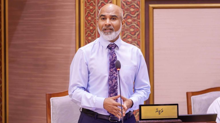 މުސާރައިގެ ކަންބޮޑުވުންތައް ހައްލުކުރާނީ ޓީޗަރުންނާ އެކު: އެޑިއުކޭޝަން މިނިސްޓަރު