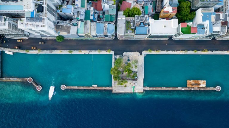 އެމްޓީސީސީ އިން ބޮޑުތަކުރުފާނު މަގުގެ ބޮޑު ބައެއްގައި ތާރު އަޅައި ނިންމާލައިފި- ފޮޓޯ: އެމްޓީސީސީ