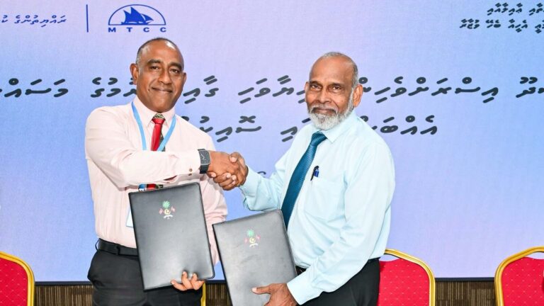 ކ.ތުލުސްދޫ "އިސްރަށްވެހިންގެ ހިޔާވަހި" މަޝްރޫޢުގެ މަސައްކަތް ކުރިއަށް ގެންދިއުމަށް މޯލްޑިވްސް ޓްރާންސްޕޯޓް އެންޑް ކޮންޓްރެކްޓިން ކޮމްޕެނީ (އެމްޓީސީސީ) އާއި އެކު މަސައްކަތު އެއްބަސްވުމެއްގައި ސޮއިކޮށްފި