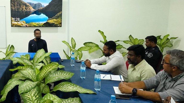 މާފުށީ ޖަލުގައި ޕެރޯލަށް ޝަރުތުހަމަވާ ގައިދީންނާ އިންޓަވިއުކުރުން