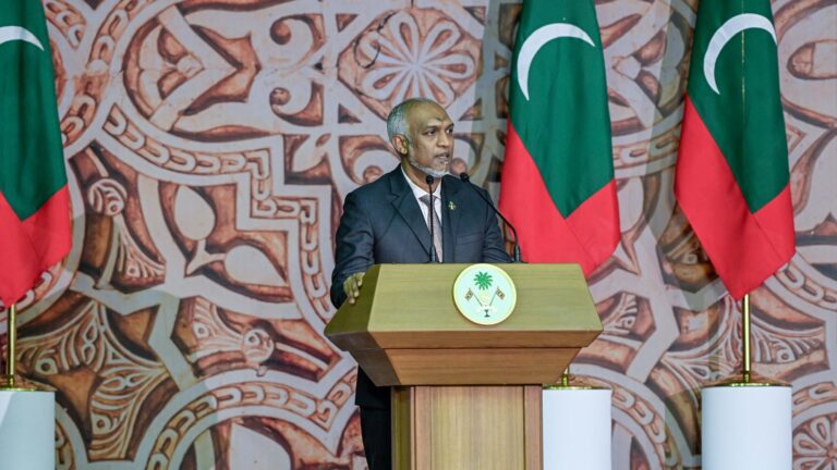ރައީސް މުއިއްޒު މިނިވަން ދުވަހުގެ ޖަލްސާގައި ވާހަކަފުޅުދައްކަވަނީ