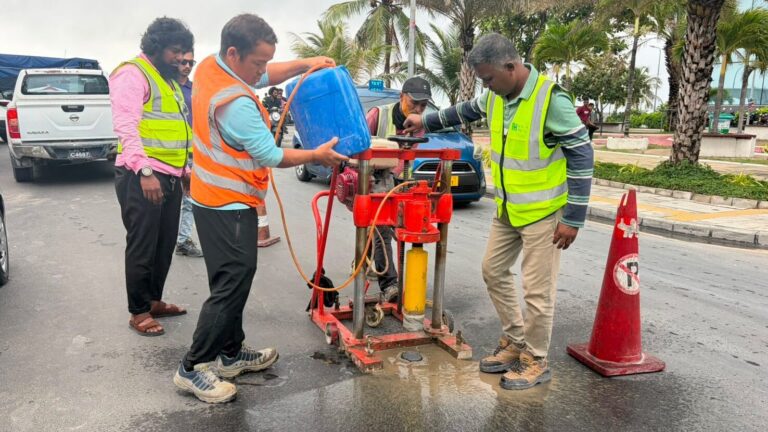 މާލޭގެ މަގުތައް ހެދުމުގެ މަޝްރޫއުގެ ދަށުން އަމީނީ މަގުގެ ކޯ ކަޓިން ސާވޭގެ މަސައްކަތް ފަށުން
