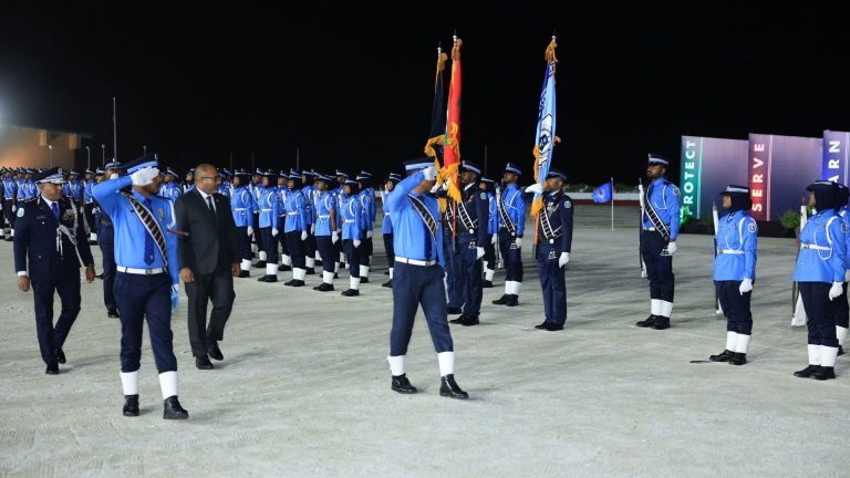އައްޑޫގައި ކުރިއަށްދިޔަ ތަމްރީނު ކޯސް ނިންމާ 140 ފުލުހުން ޚިދުމަތަށް ނުކުމެއްޖެ