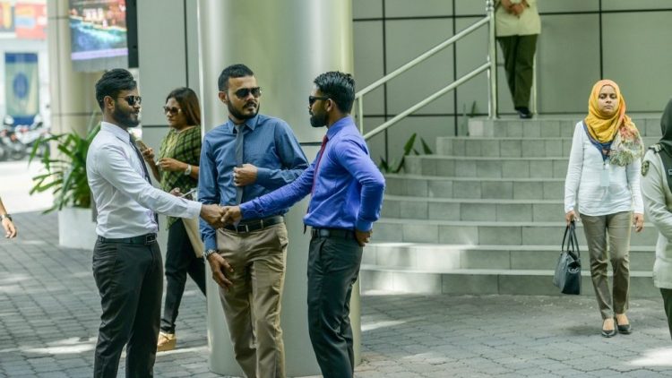ސިވިލްސާވިސް މުވައްޒަފުން ގަޑިނުޖެހޭ ގޮތަށް 30 މިނެޓް ދީފި